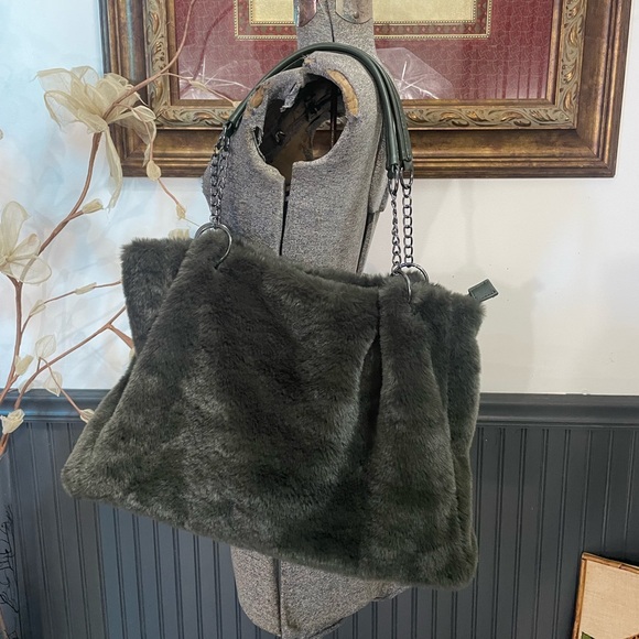 Expressions NYC Broome St. Chain Vegan Gray Faux Fur Tote Bag Chain w Detail 🧡🎀 - Picture 1 of 10
